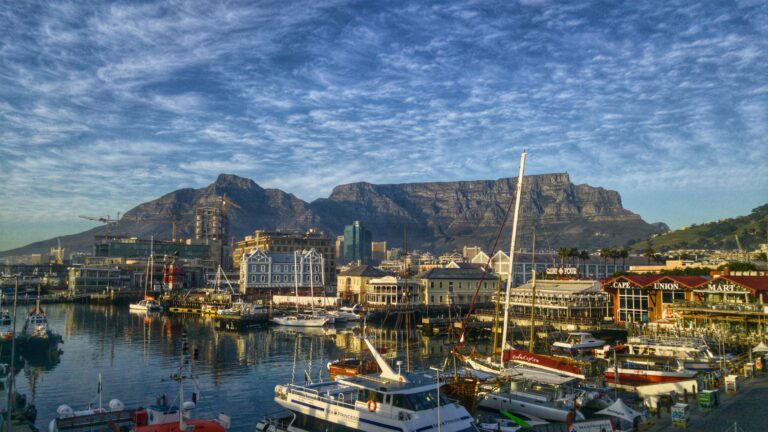 Cape Town skyline with Table Mountain – travel costs overview