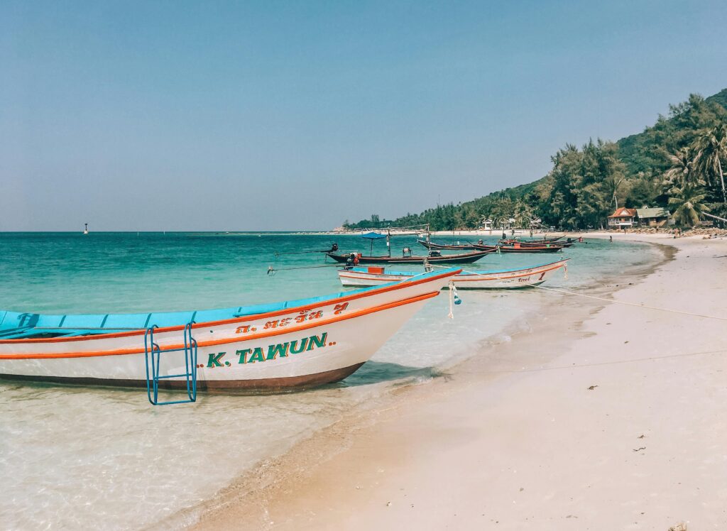 Thailand vs Philippines travel cost comparison tropical beach